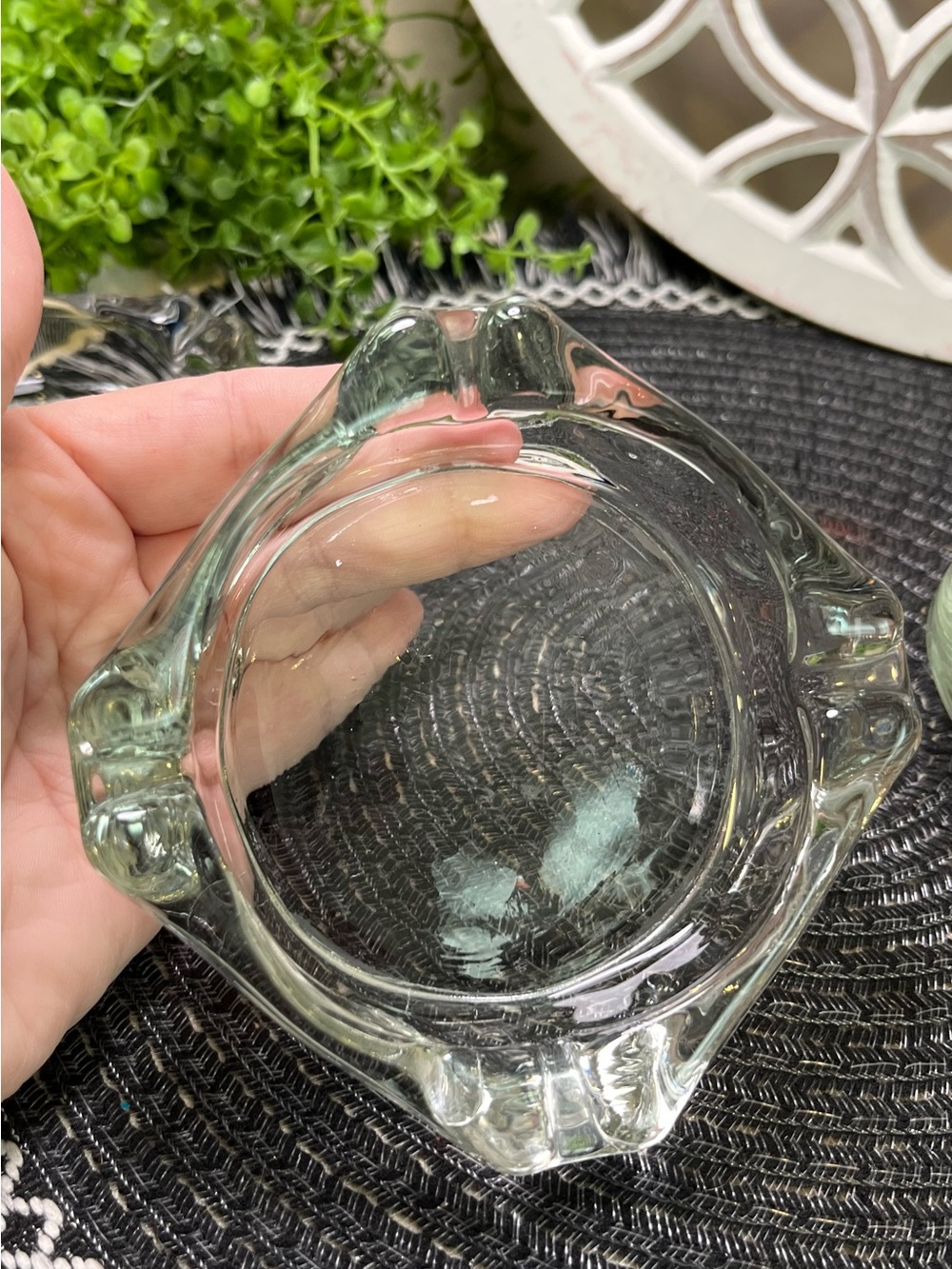 Set of Three Clear Glass Ashtray’s - Classic Round and Square Designs - Picture 10 of 12